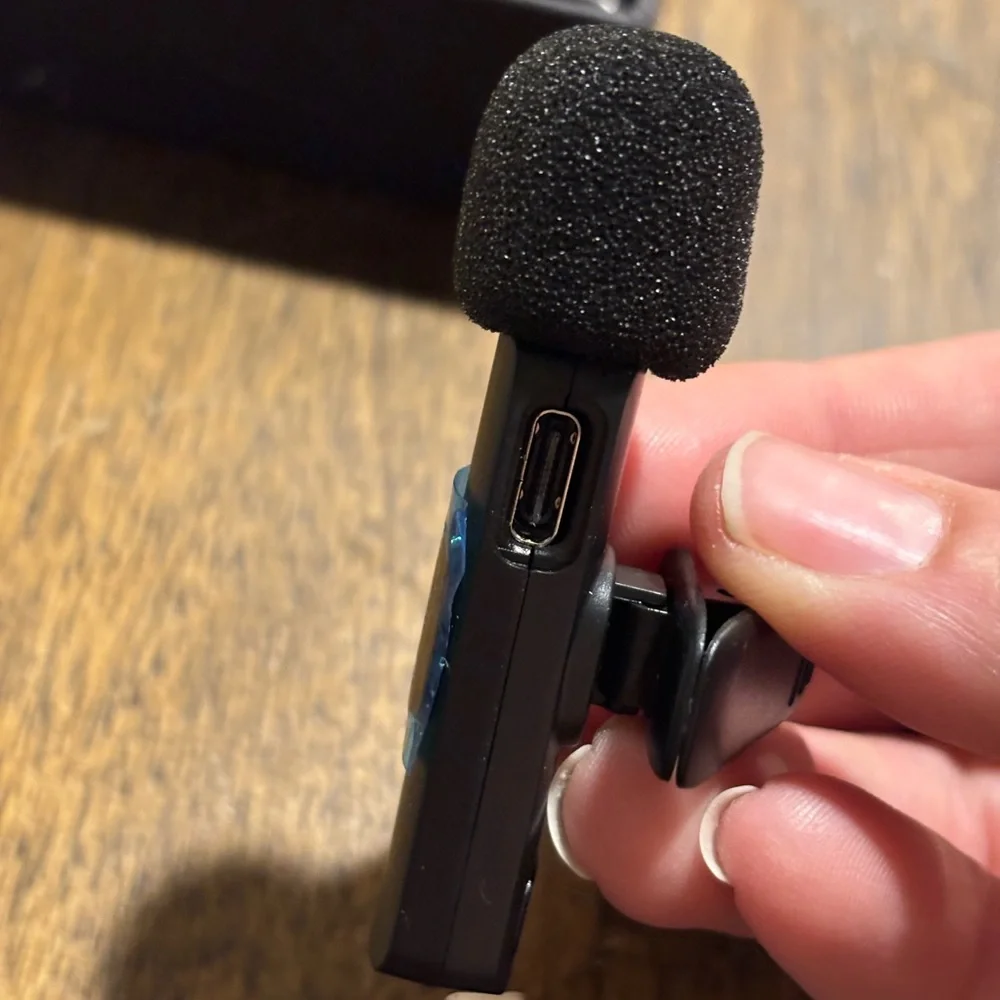 Wireless Lavalier Microphone for Smartphones - Black